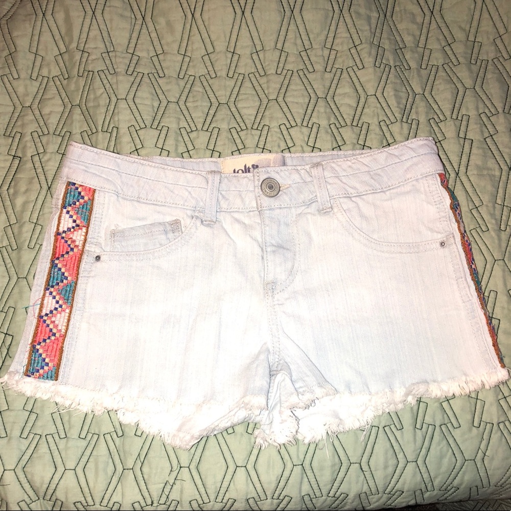 Light jean shorts